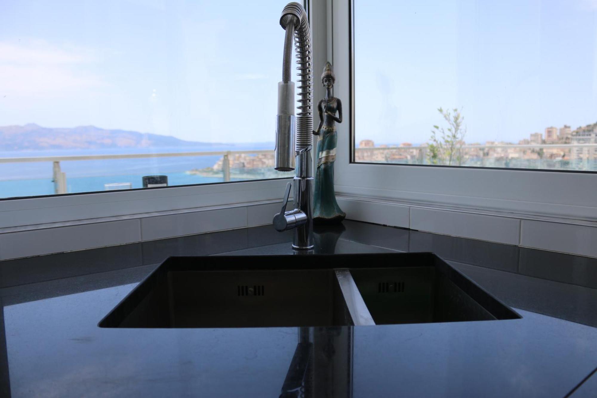 Rocknest Sea View Penthouse Leilighet Sarandë Eksteriør bilde